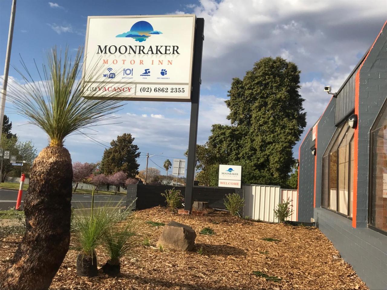 Moonraker Motor Inn Parkes Exteriör bild